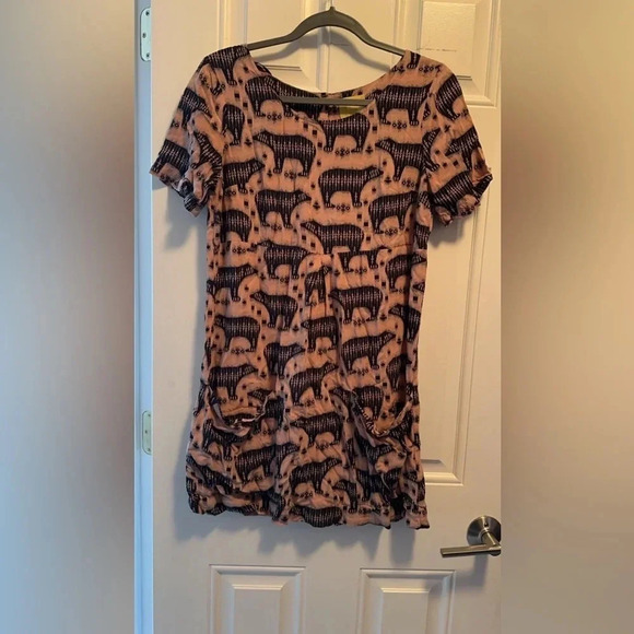 Anthropologie Maeve Zola Bear Print Shift Dress Pink & Black Animal Print Size 4 - Picture 3 of 5